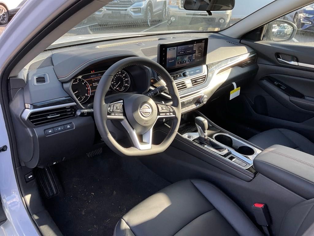 2025 Nissan Altima 2.5 SR photo 10