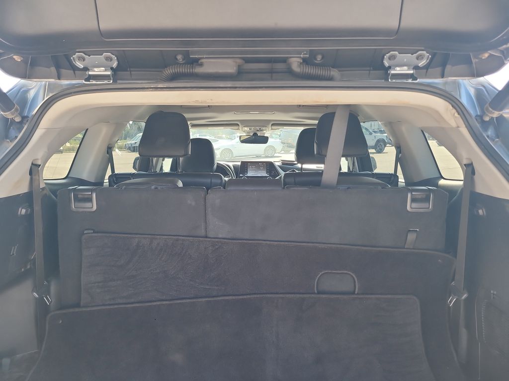 2022 Toyota Highlander XLE photo 25