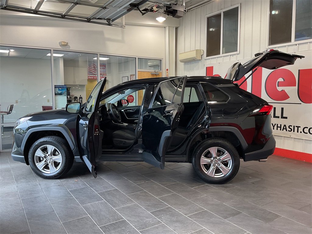 2023 Toyota RAV4 XLE photo 10