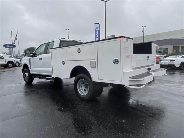 2025 Ford F-350 photo 4