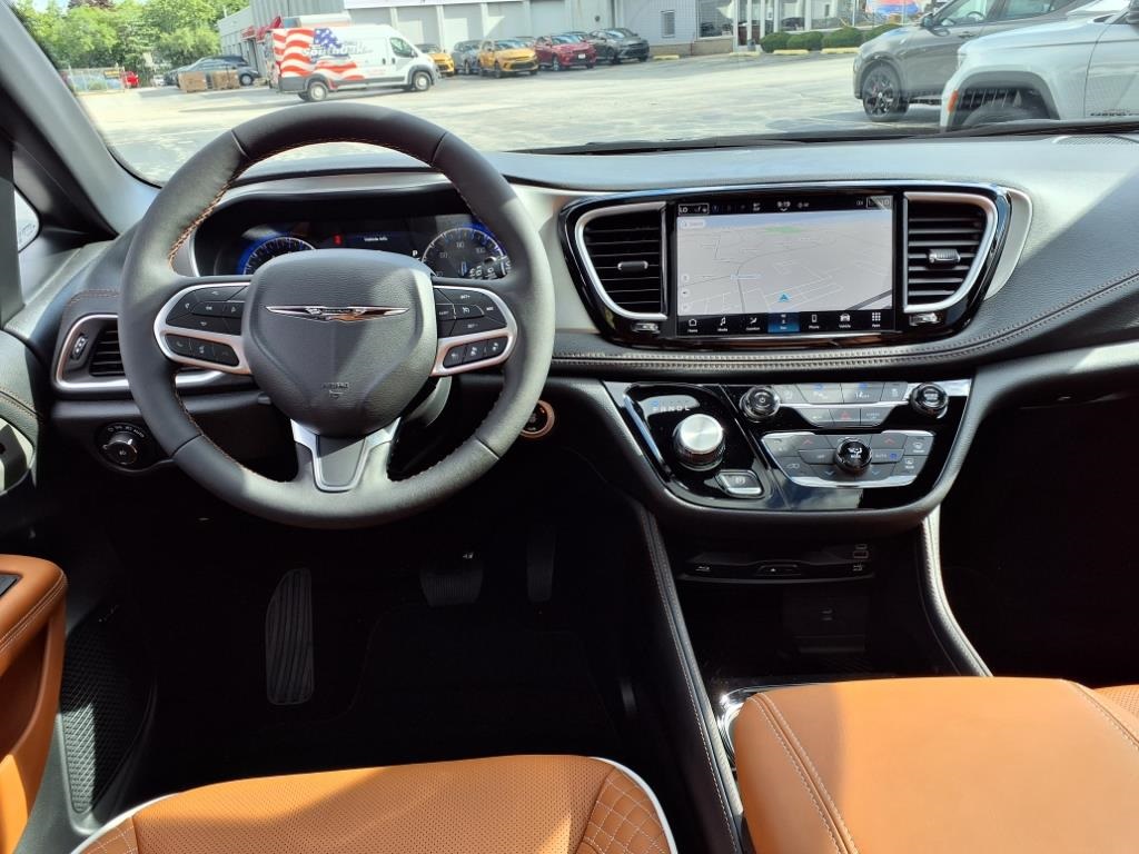 2026 Chrysler Pacifica Pinnacle photo 17
