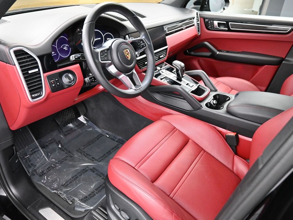 2023 Porsche Cayenne Base photo 2