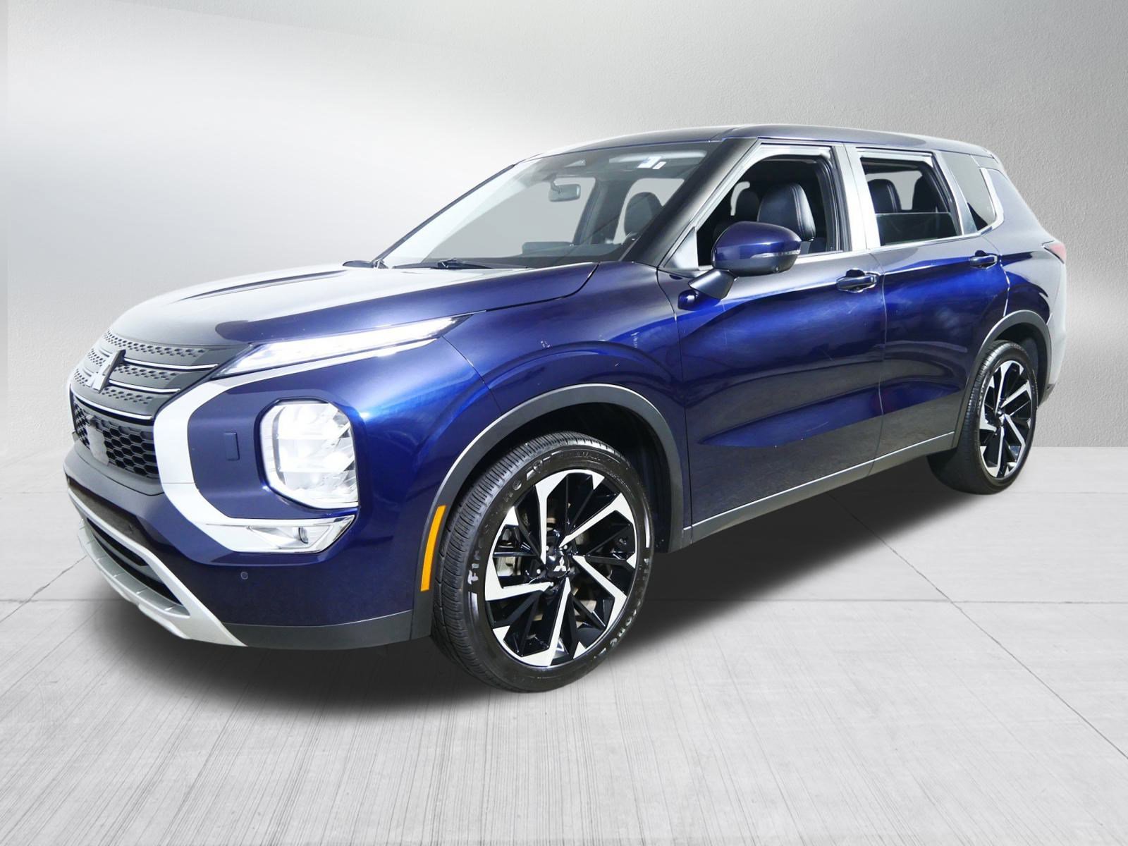 2024 Mitsubishi Outlander SE photo 3