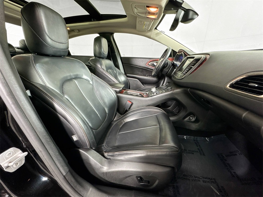 2015 Chrysler 200 C photo 7