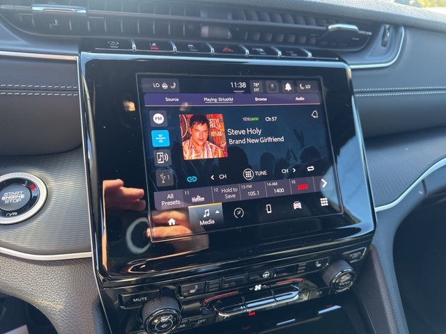 2025 Jeep Grand Cherokee Laredo X Altitude photo 16