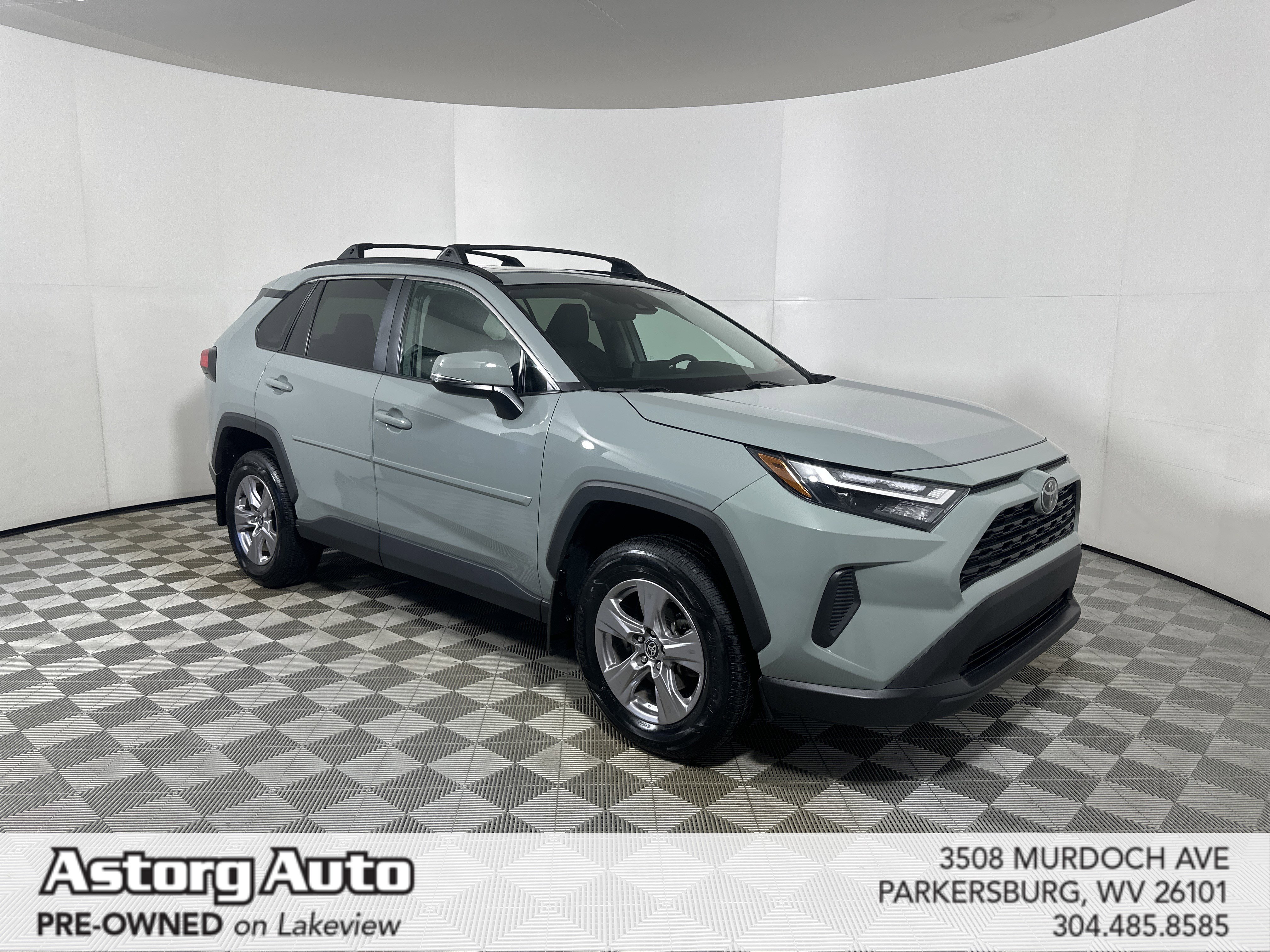 2022 Toyota RAV4 XLE's photo