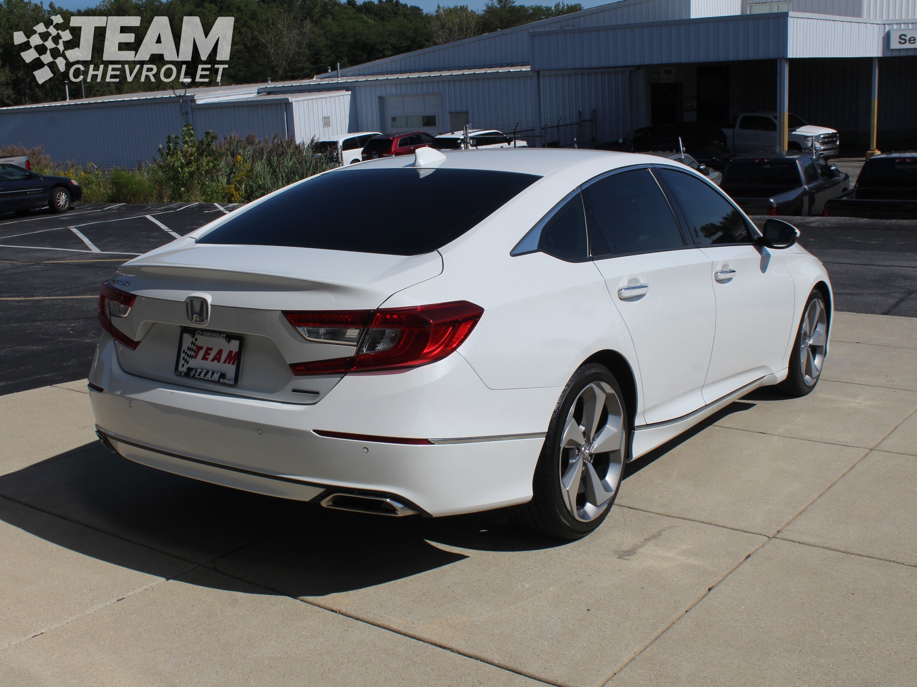 2018 Honda Accord Touring 1.5T photo 2
