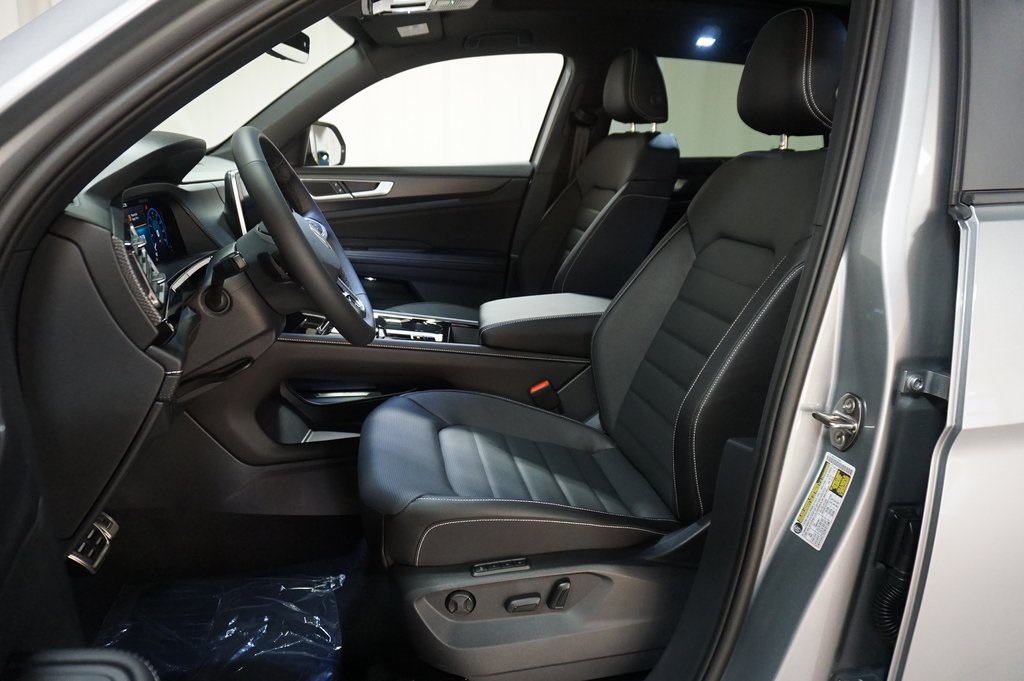 2026 Volkswagen Atlas Cross Sport SEL R-Line photo 9
