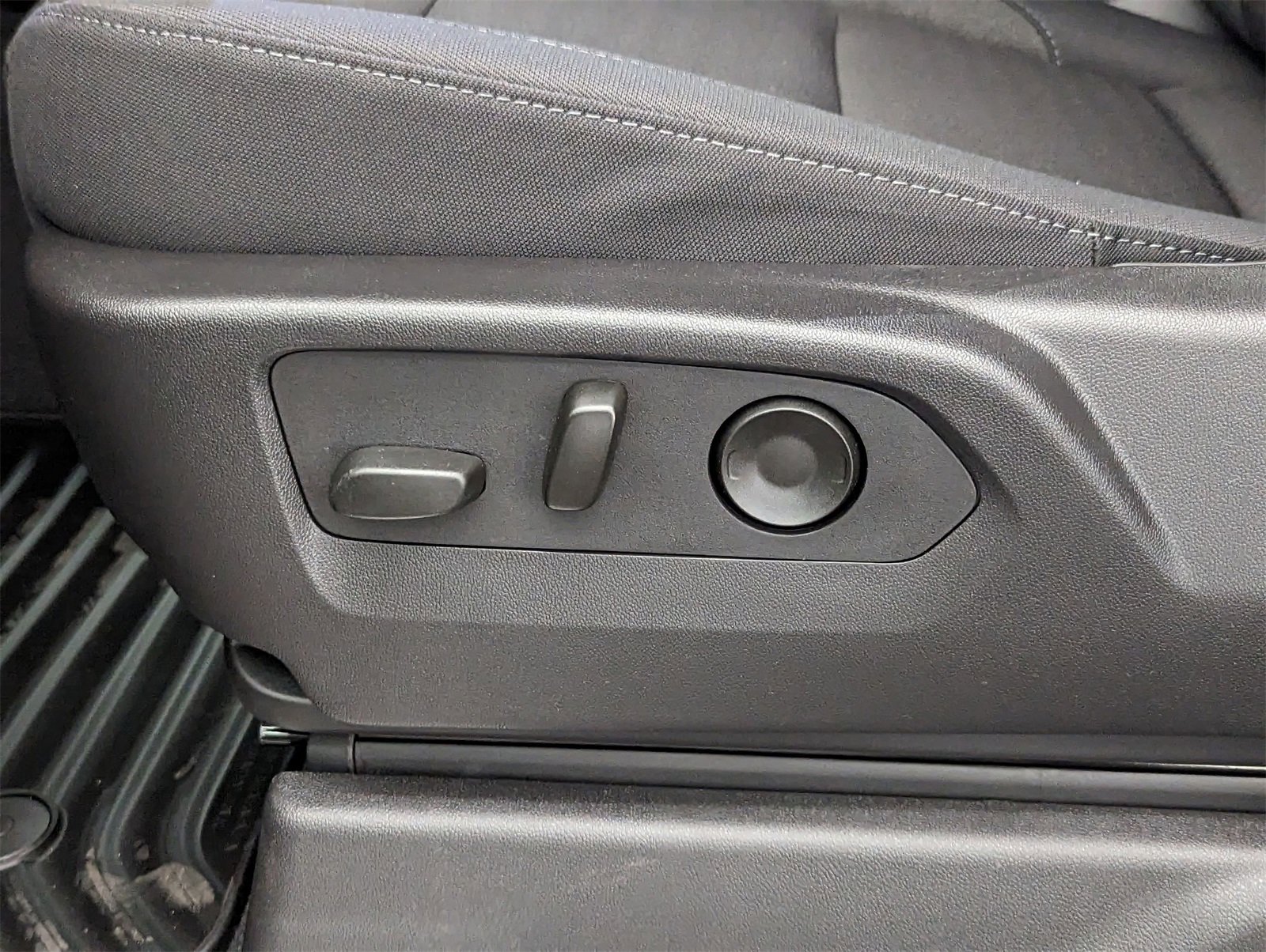2025 Chevrolet Silverado 1500 LT photo 18