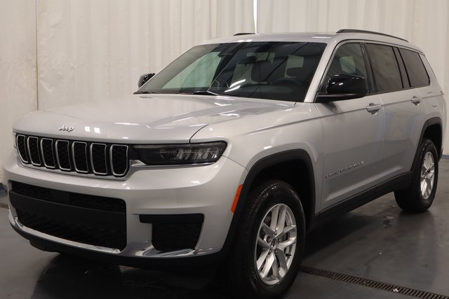 2025 Jeep Grand Cherokee Laredo photo 4