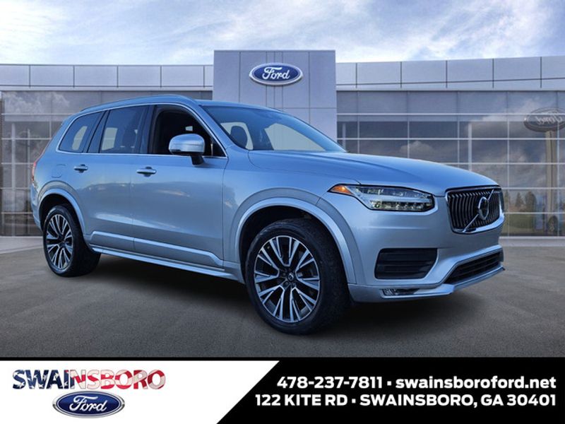 2020 Volvo XC90 Momentum's photo