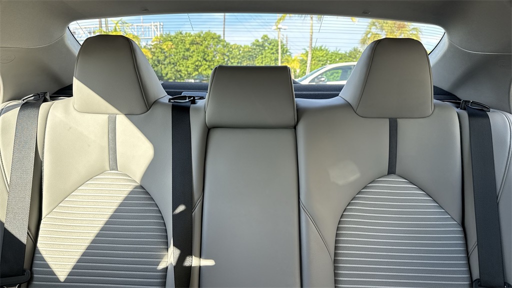 2023 Toyota Camry SE photo 17
