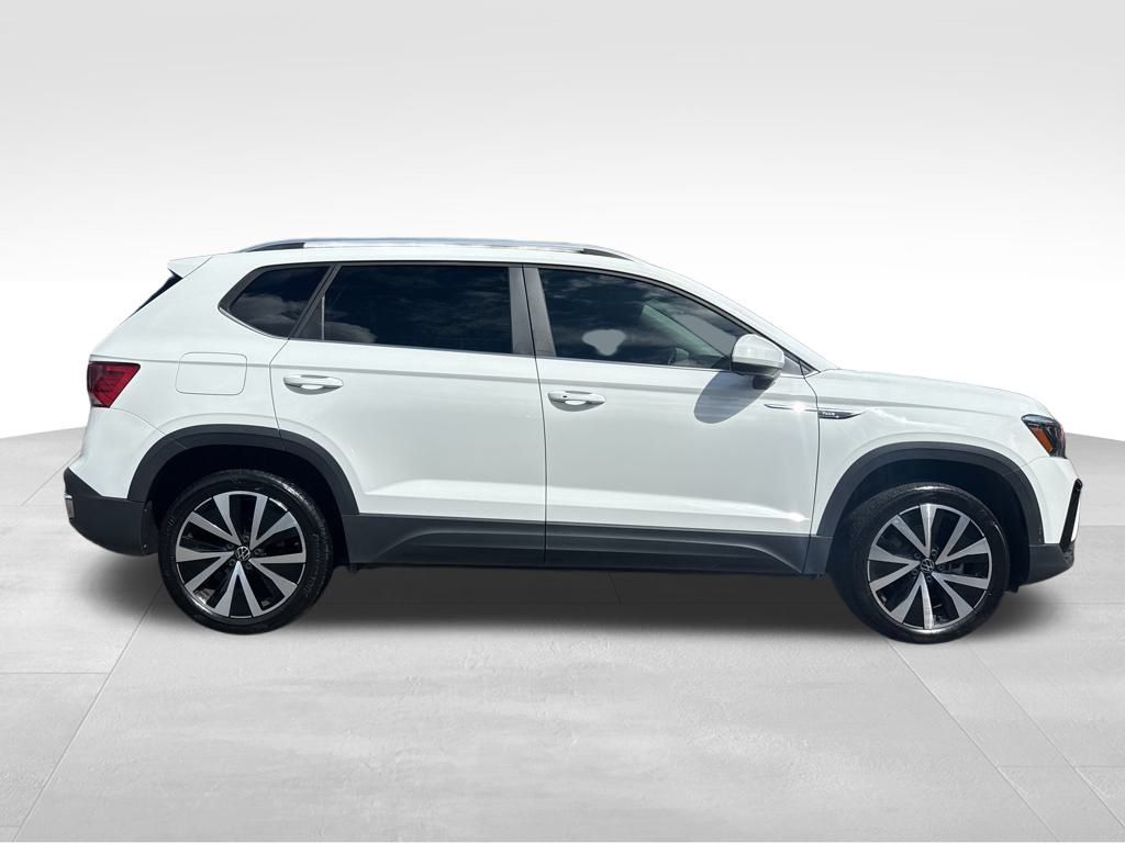 2022 Volkswagen Taos SE photo 4