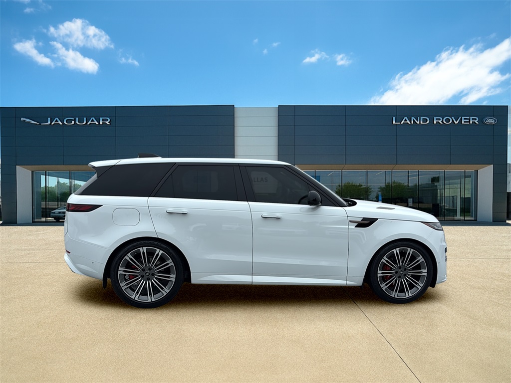 2025 Land Rover Range Rover Sport SE photo 3