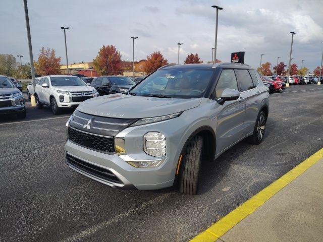 2025 Mitsubishi Outlander SEL photo 3