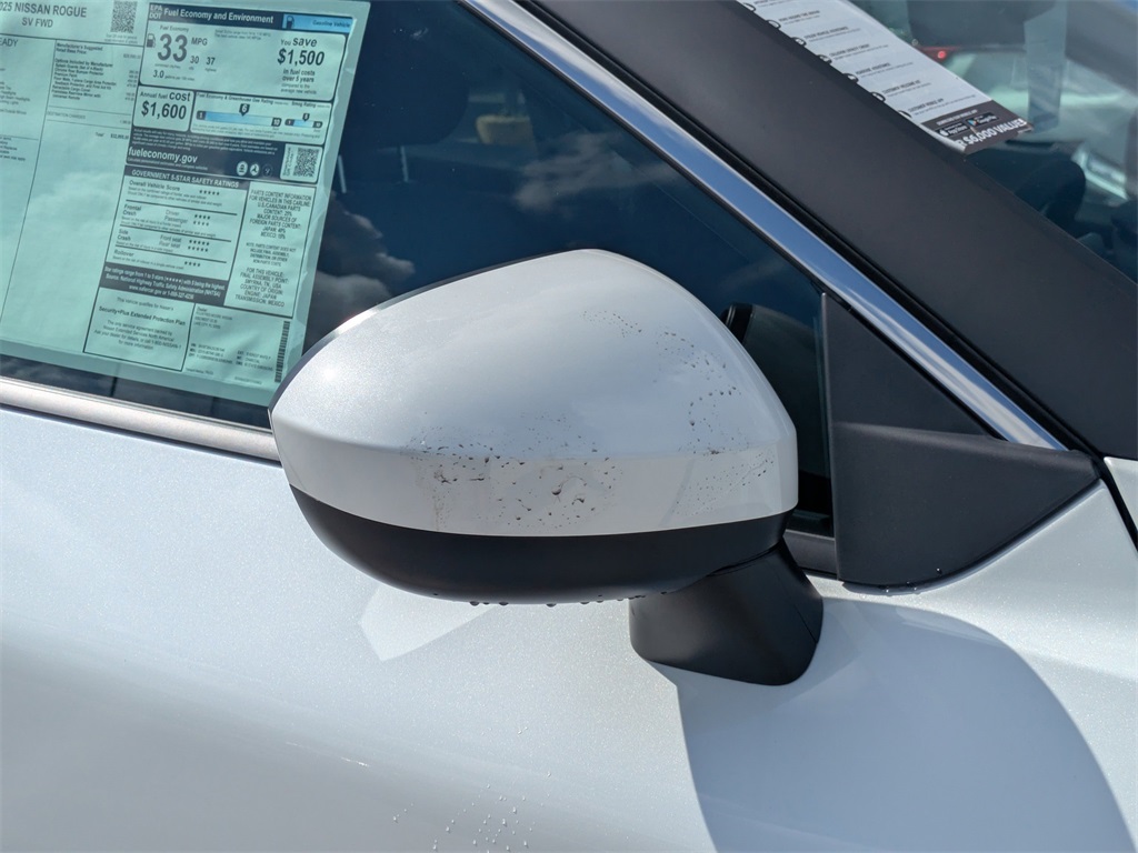 2025 Nissan Rogue SV photo 10
