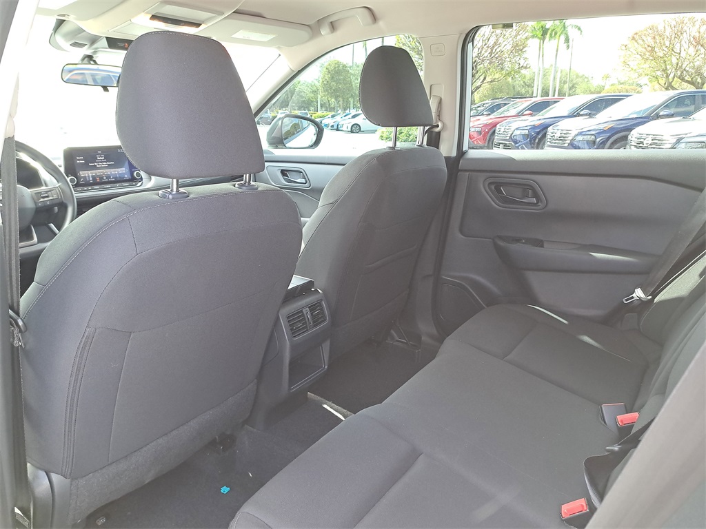 2025 Nissan Rogue S photo 9