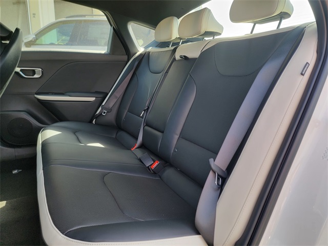 2025 Kia K4 GT-Line photo 14