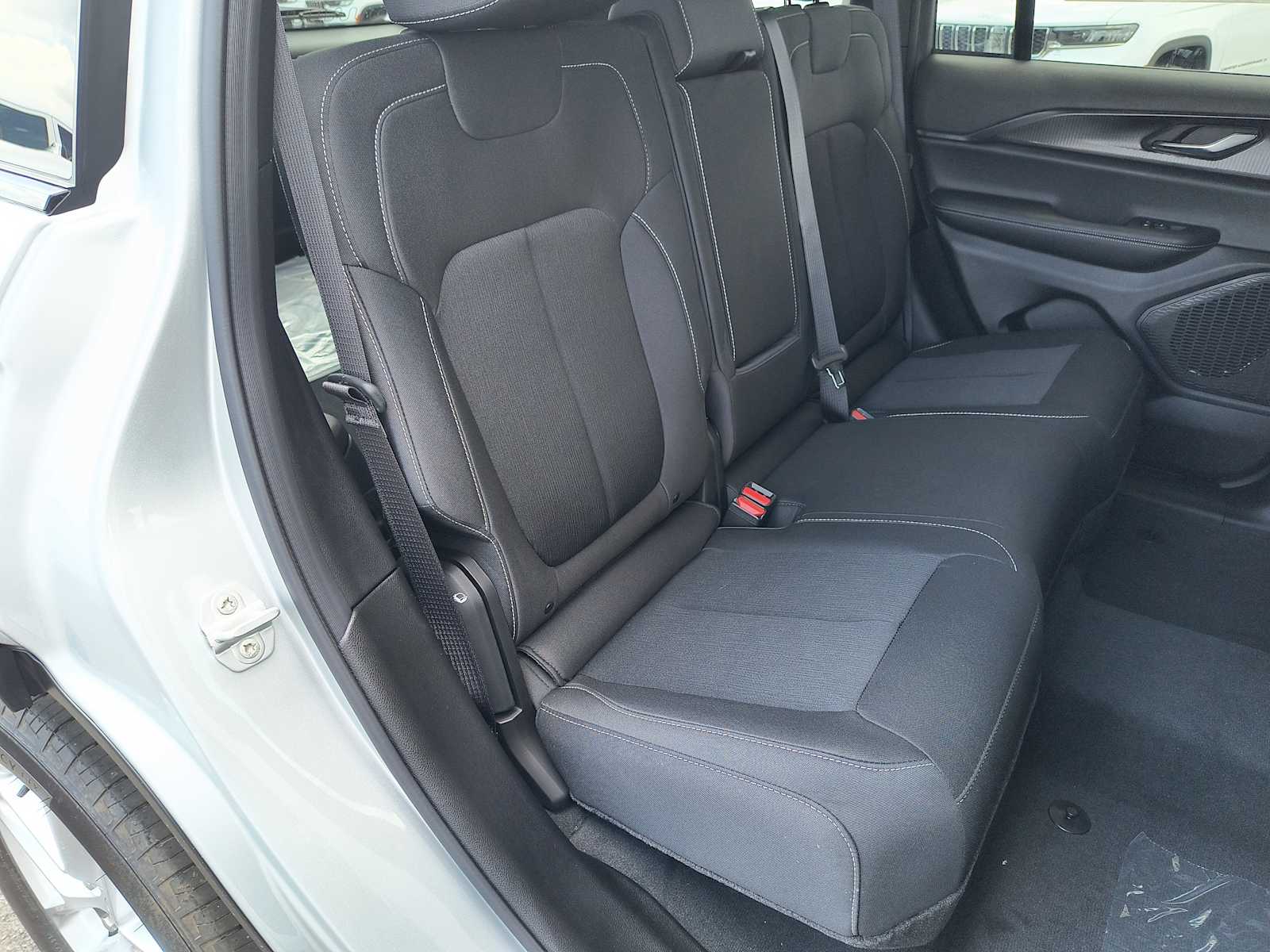 2025 Jeep Grand Cherokee Laredo X photo 12