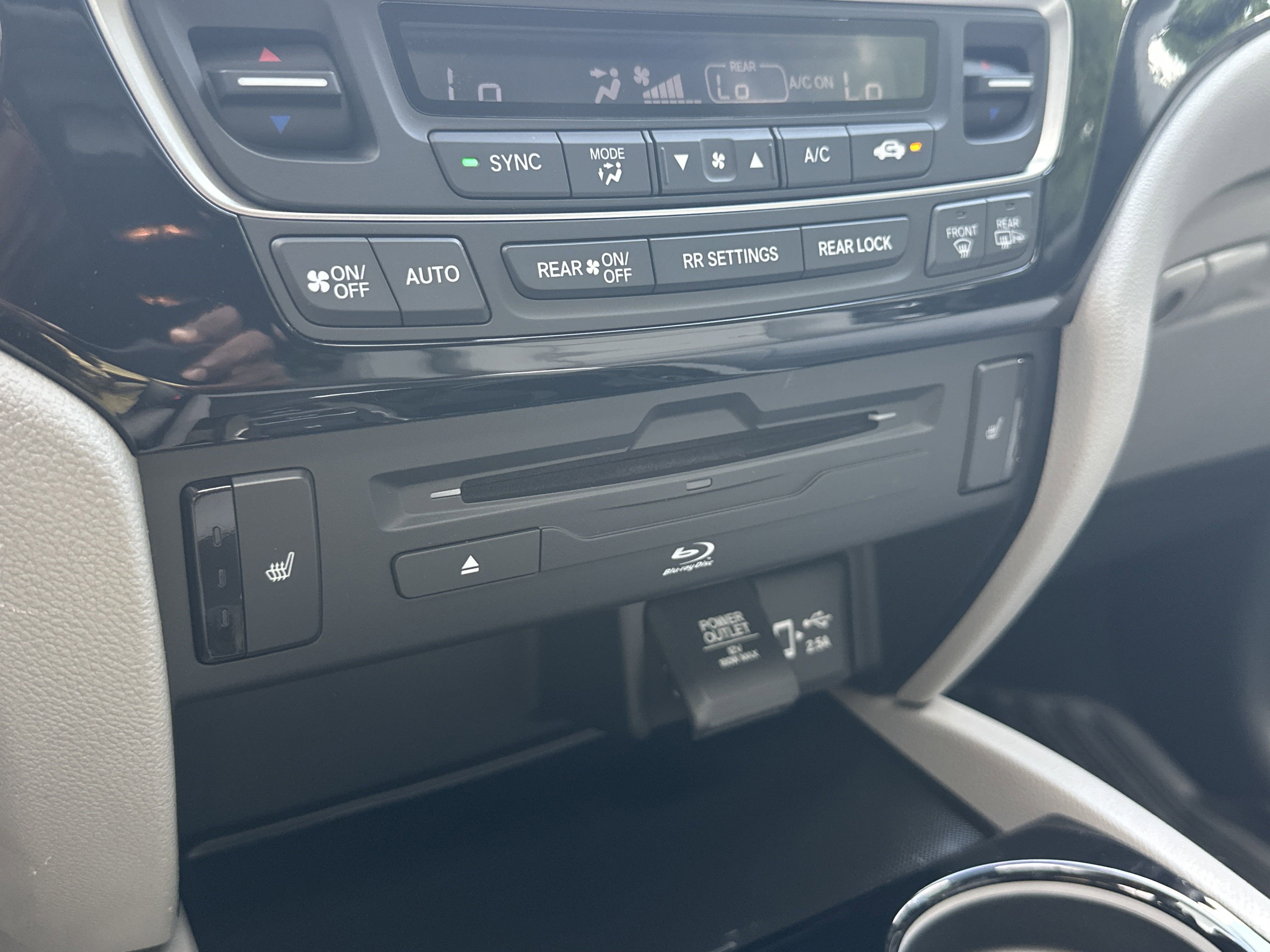 2022 Honda Pilot Touring photo 22