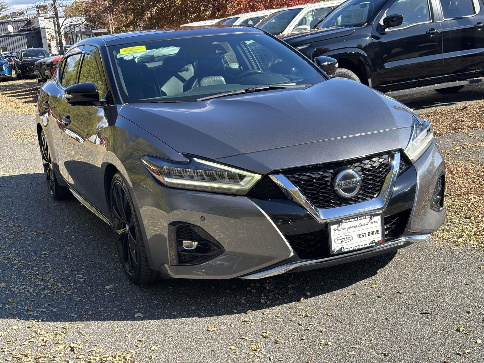 2019 Nissan Maxima SR photo 2