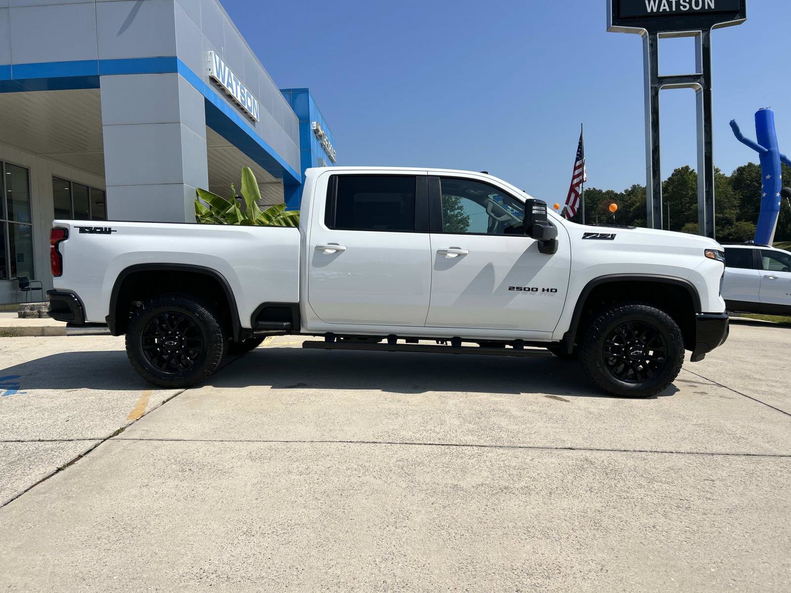 2025 Chevrolet Silverado 2500HD LT photo 2