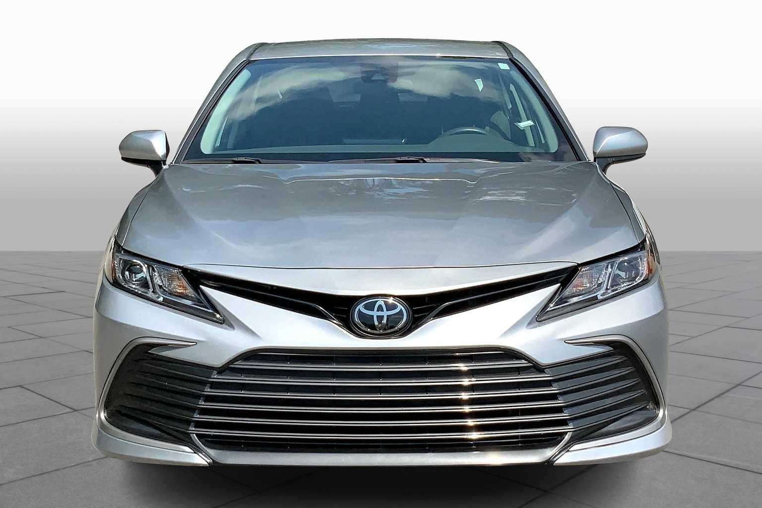 2023 Toyota Camry LE photo 3