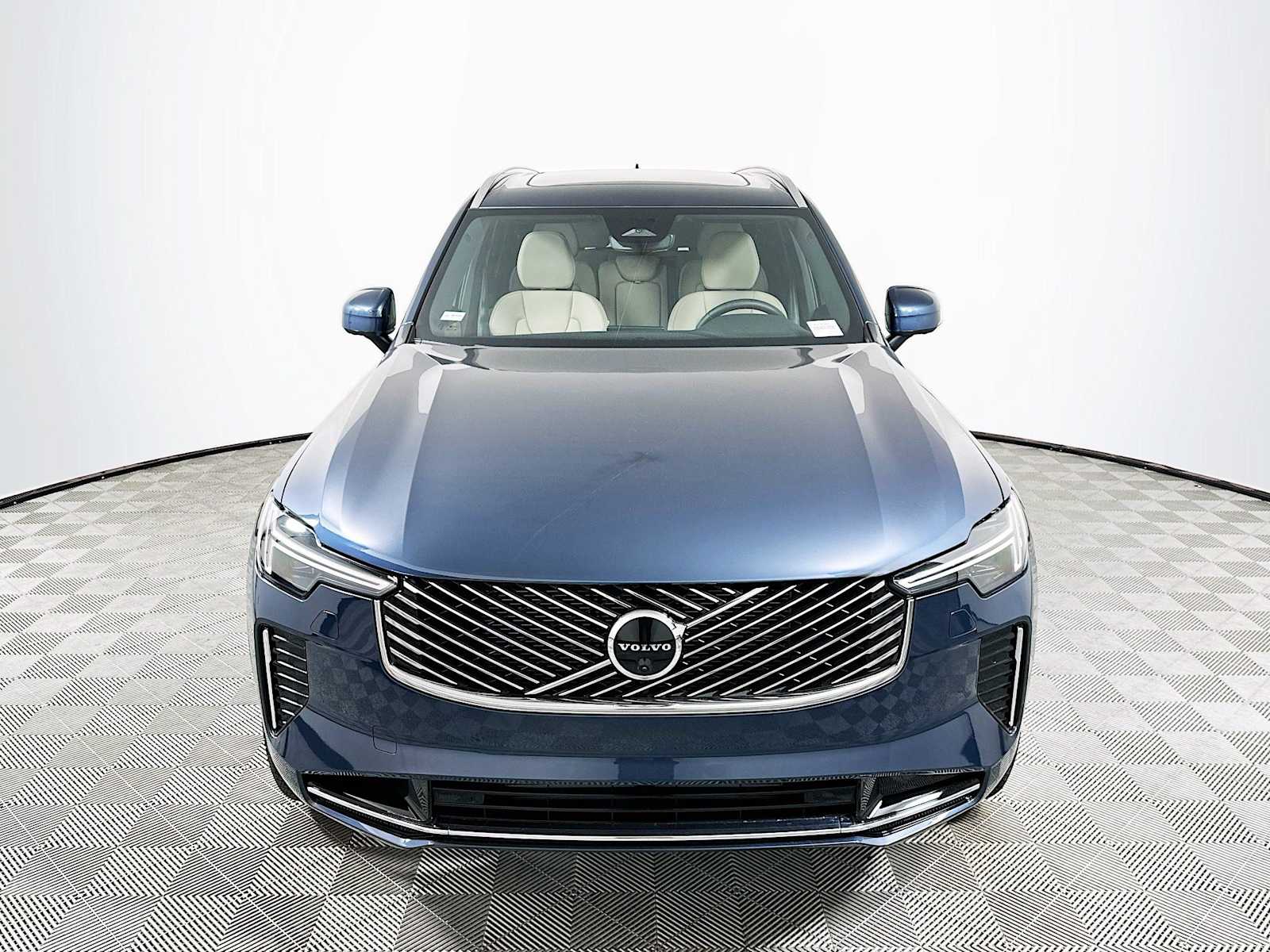 2026 Volvo XC90 T8 AWD Plus photo 2