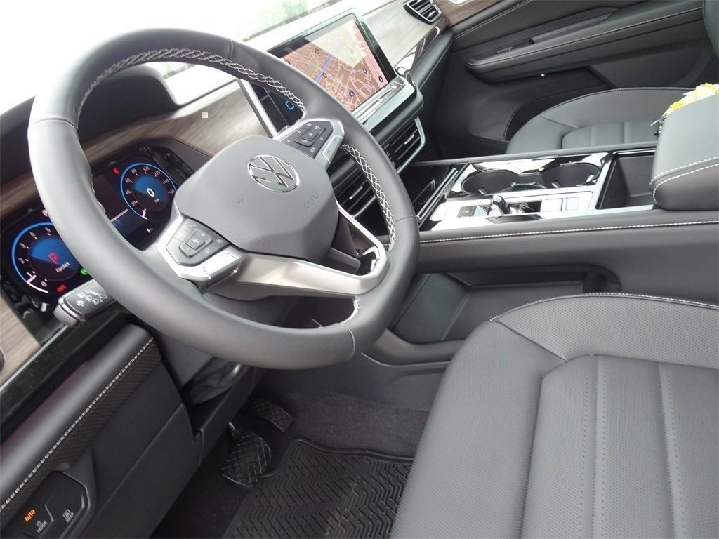 2025 Volkswagen Atlas SEL photo 12