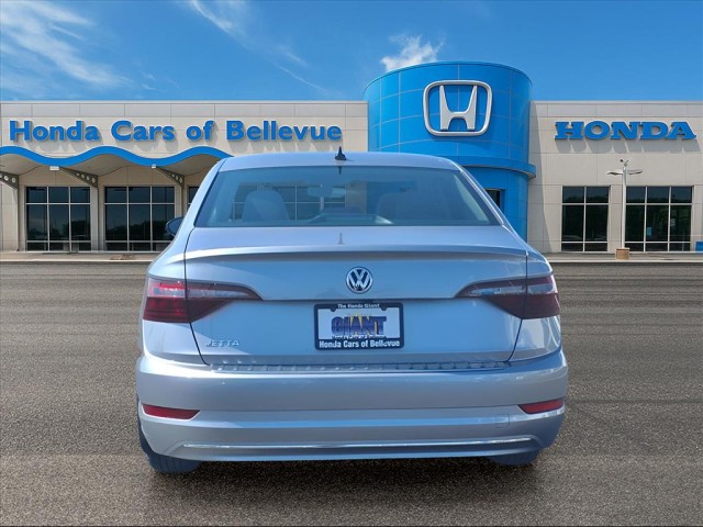 2021 Volkswagen Jetta SE photo 2