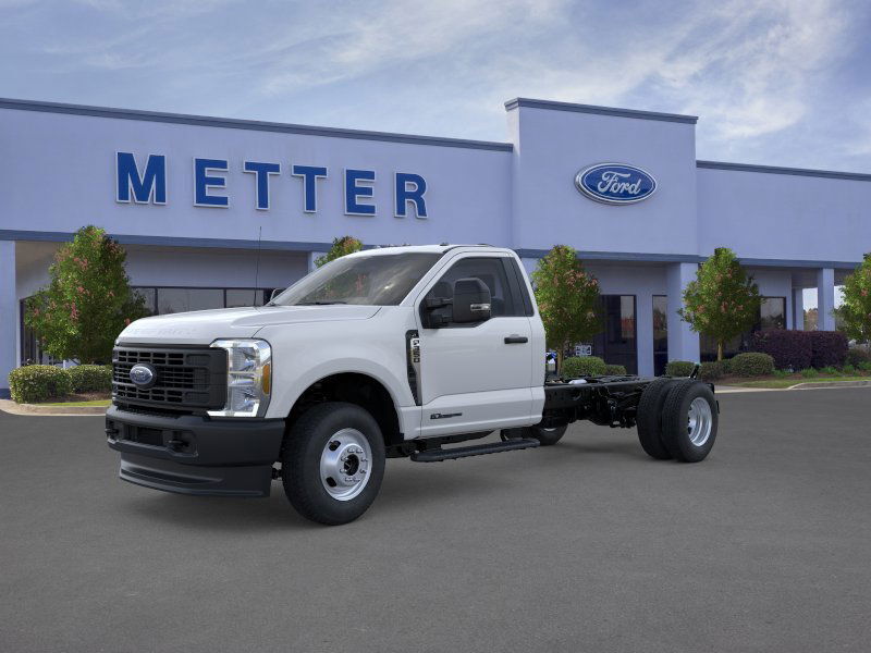 2025 Ford F-350 Super Duty Chassis Cab XL's photo