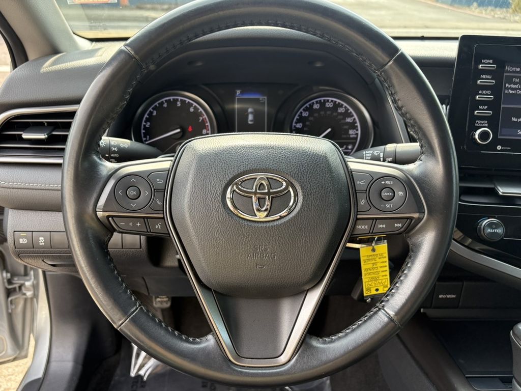 2021 Toyota Camry SE photo 17