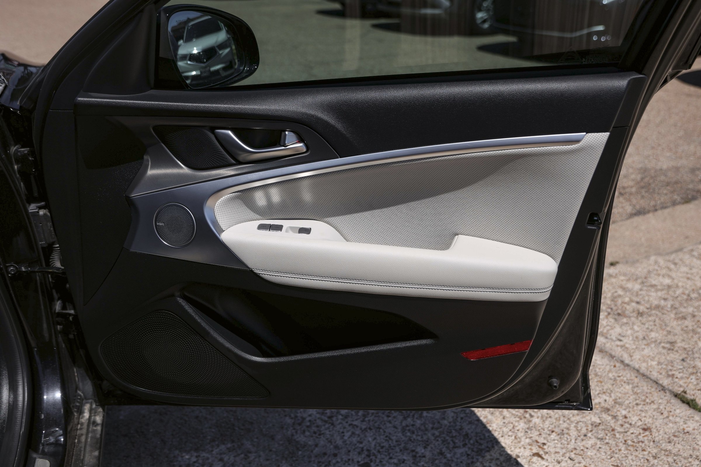 2025 Genesis G70 3.3T Sport Advanced photo 31