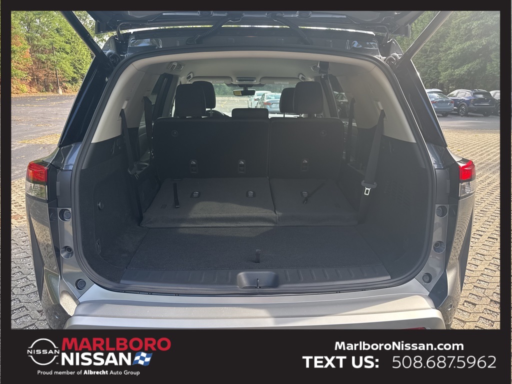 2025 Nissan Pathfinder SL photo 11