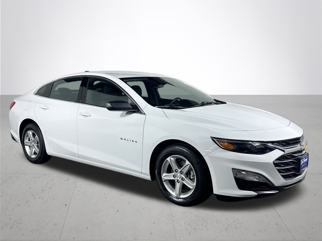 2023 Chevrolet Malibu LS photo 4