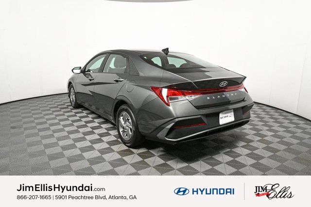 2024 Hyundai Elantra SE photo 24