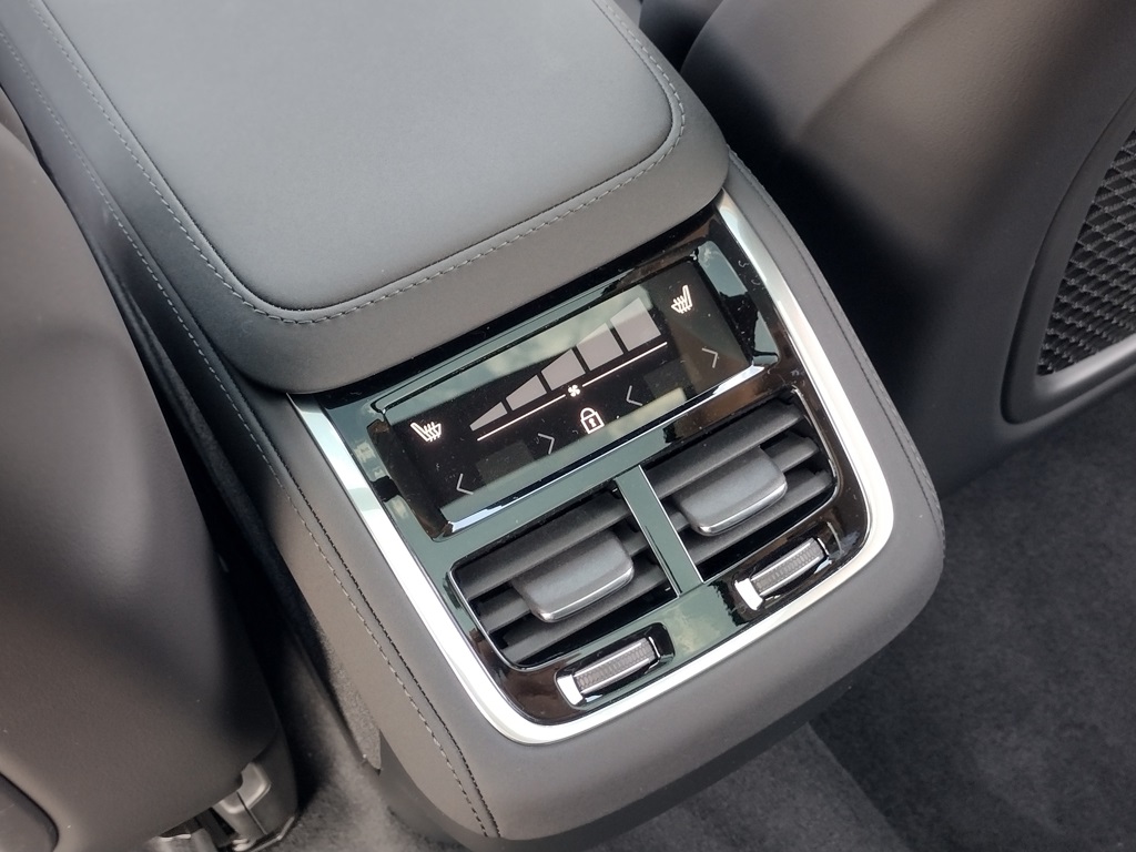 2025 VOLVO XC90 - Image 27