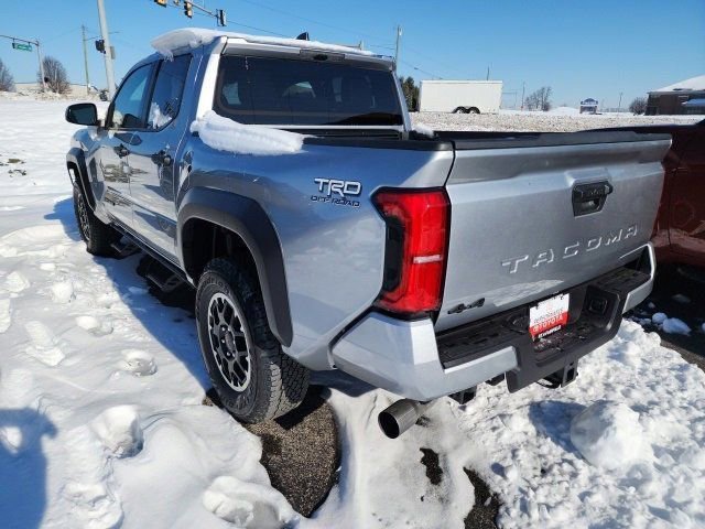 2025 Toyota Tacoma 4x4 TRD photo 4