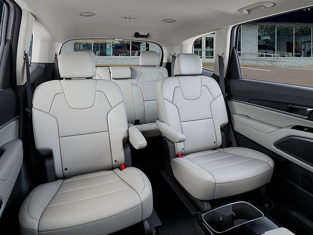 2025 Kia Telluride S photo 14