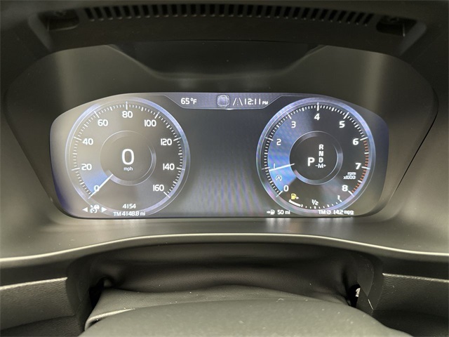 2022 Volvo XC40 R-Design photo 7