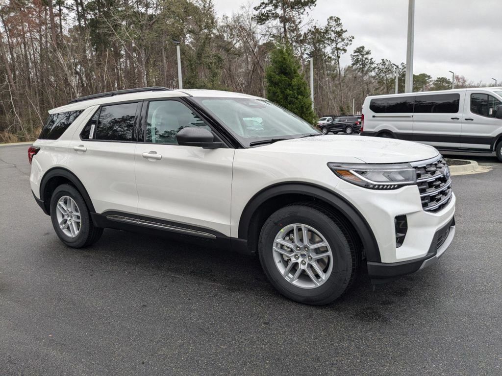 2025 Ford Explorer photo 2