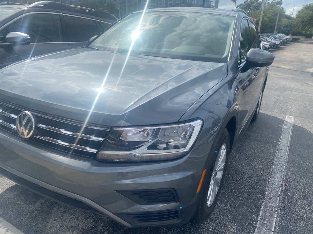 2018 Volkswagen Tiguan SE photo 2