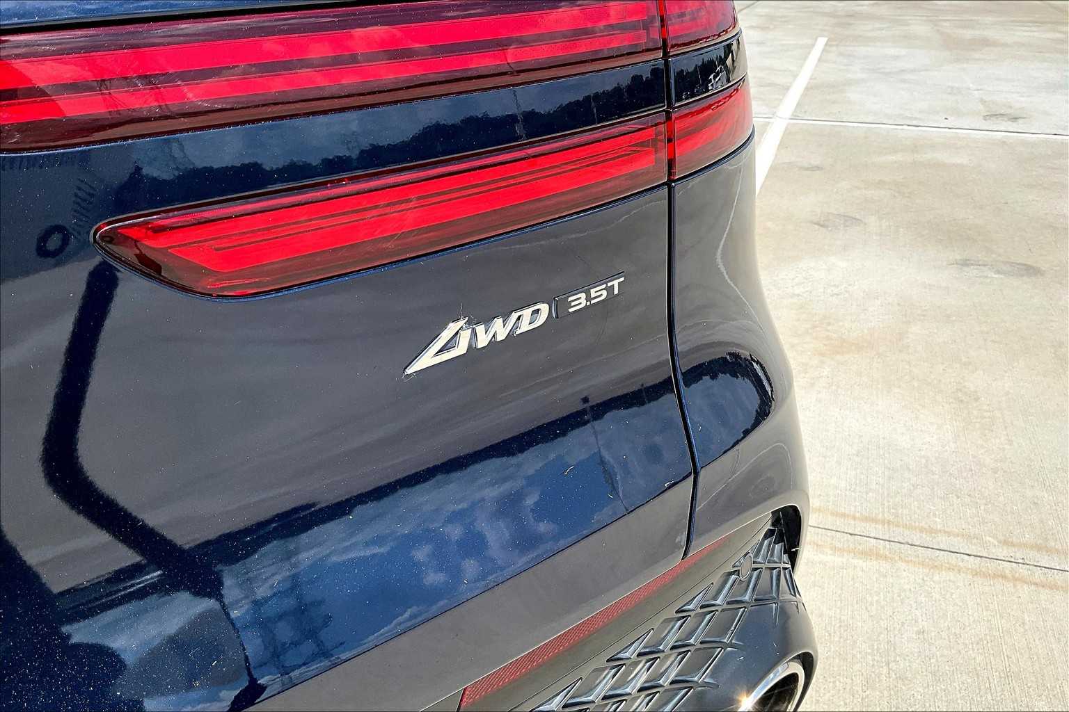2022 Genesis GV70 3.5T Sport photo 9