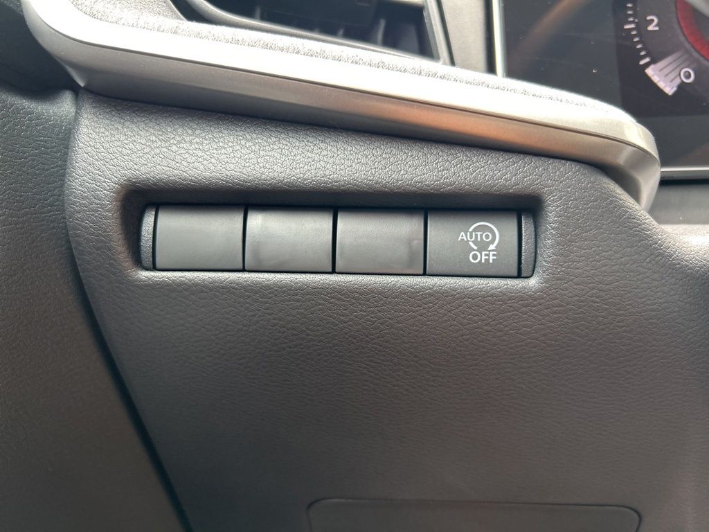 2025 Nissan Kicks SV photo 21