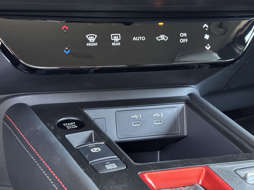 2025 Nissan Kicks SR photo 15