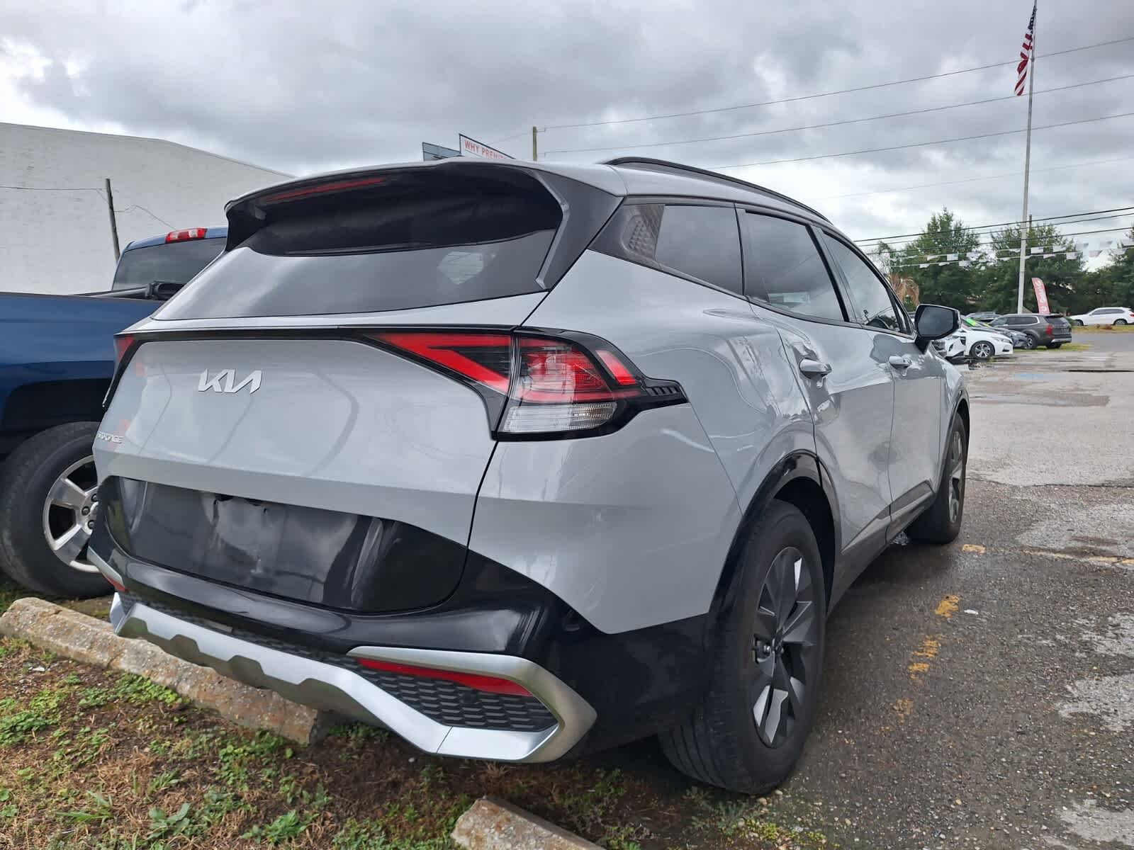 2023 Kia Sportage SX photo 3