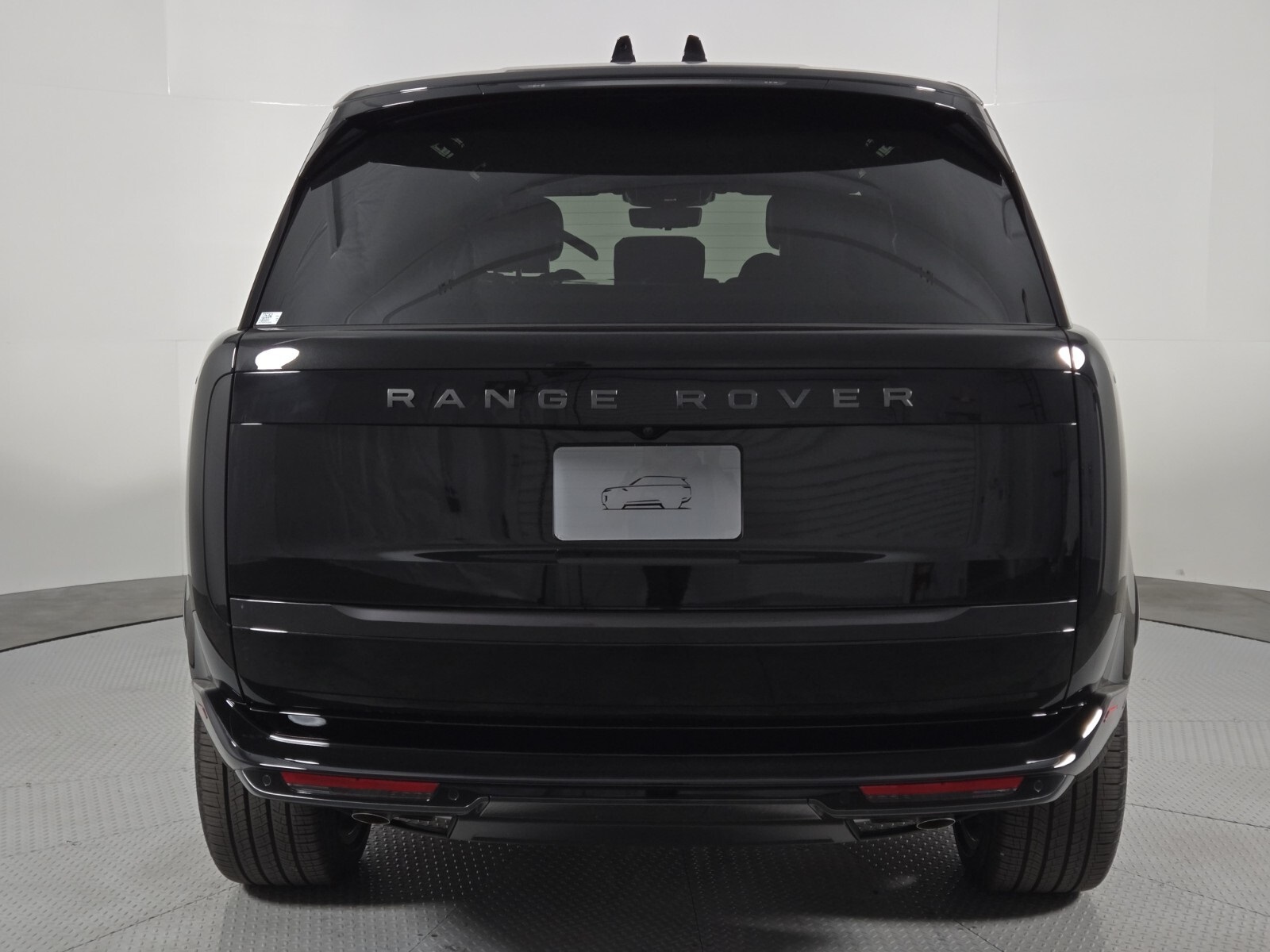 2025 Land Rover Range Rover SE photo 4