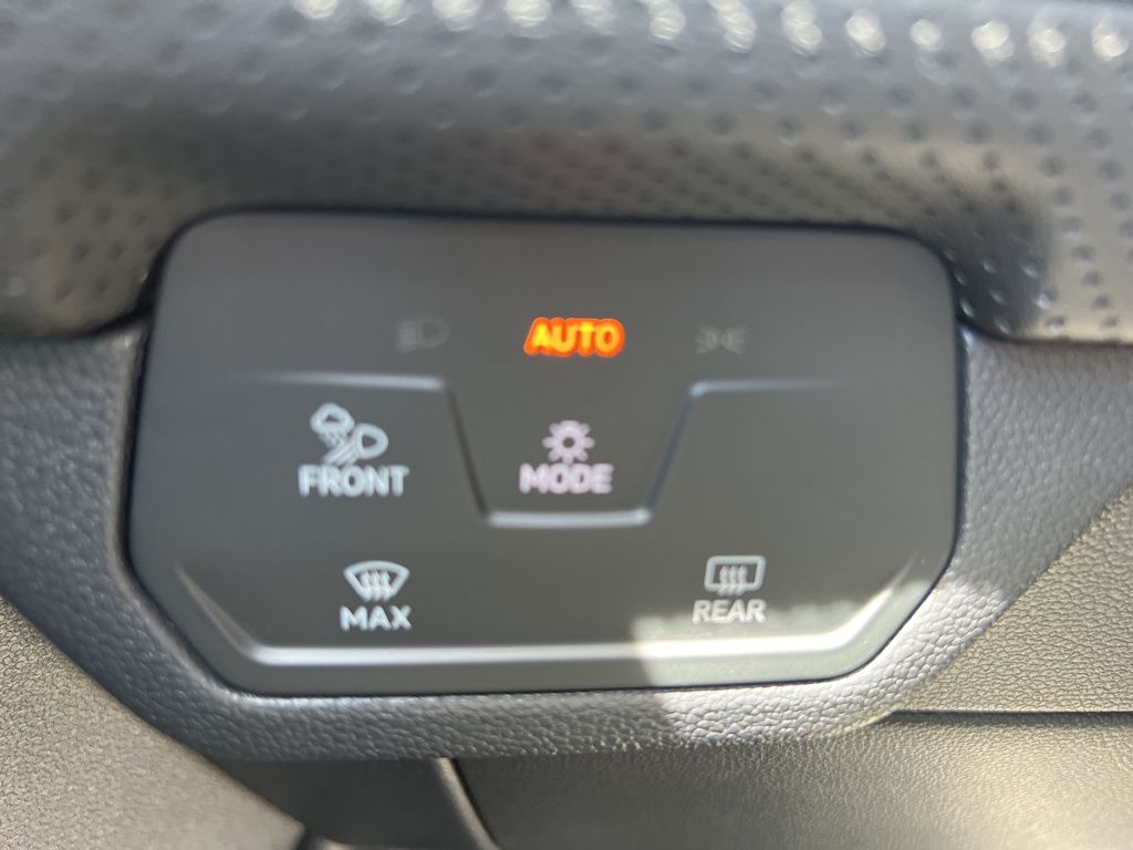 2026 Volkswagen Atlas SE Technology photo 21