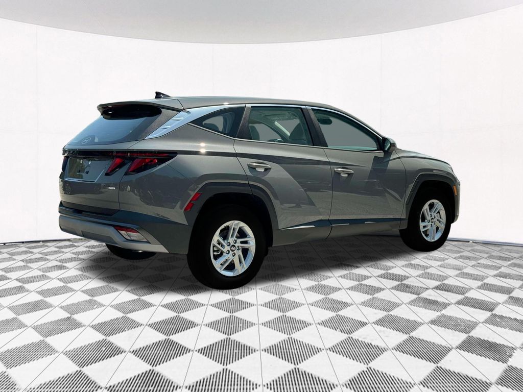 2025 Hyundai Tucson SE photo 8
