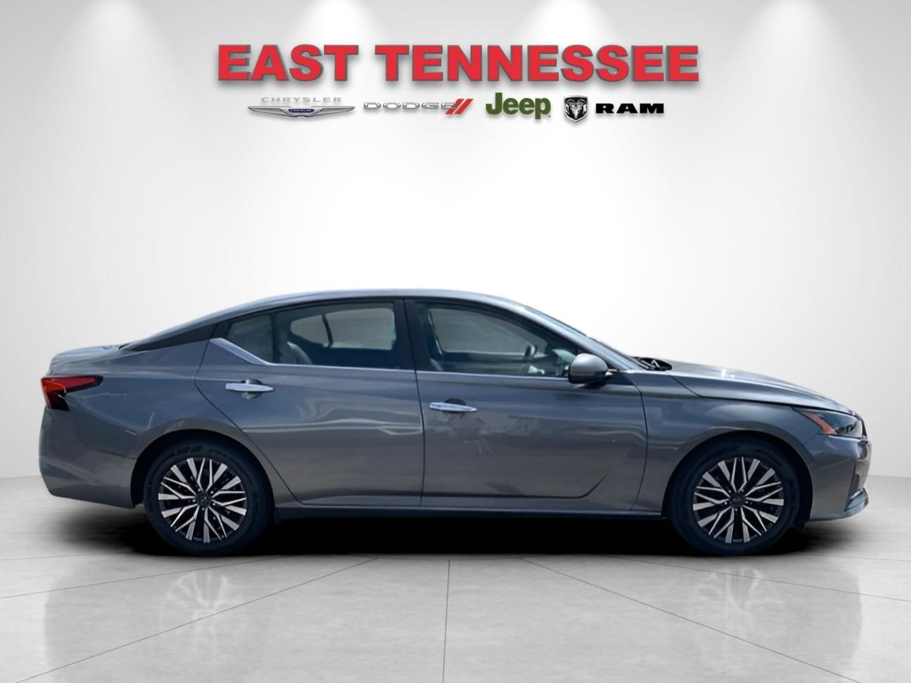 2023 Nissan Altima 2.5 SV photo 2